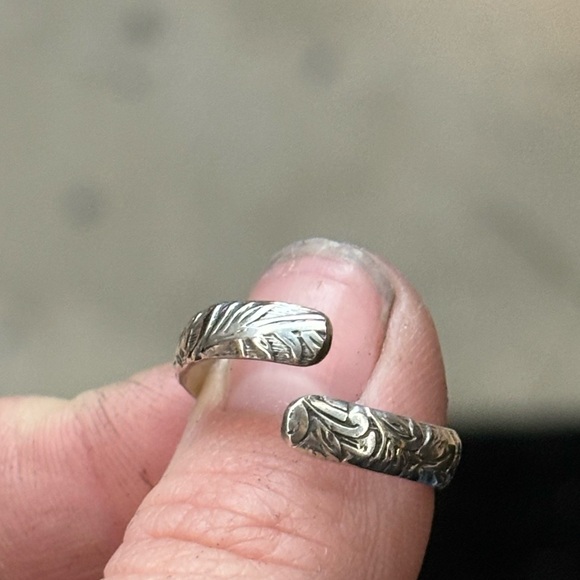 Sterling silver ring - Picture 2 of 2
